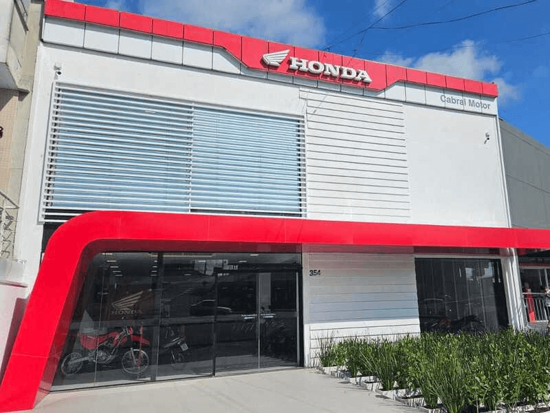 Faixada da loja de Colombo da Cabral Motor
