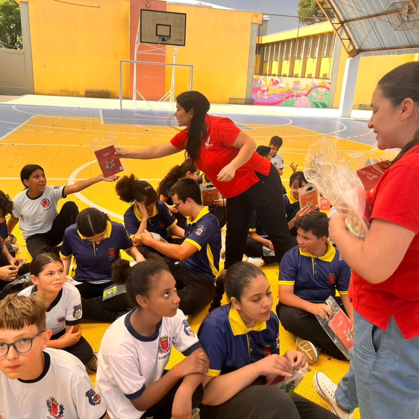Turma do curso gratuito de pilotagem defensiva em Curitiba